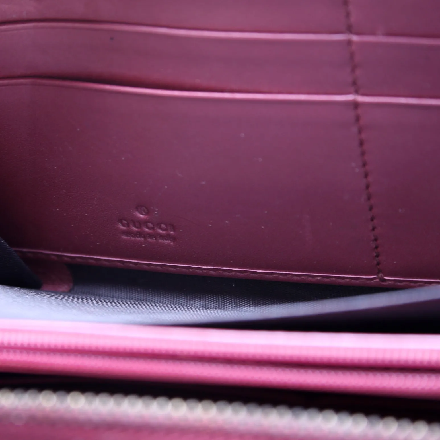 308005 Gucci Leather Interlocking G Heart Zip Around Wallet
