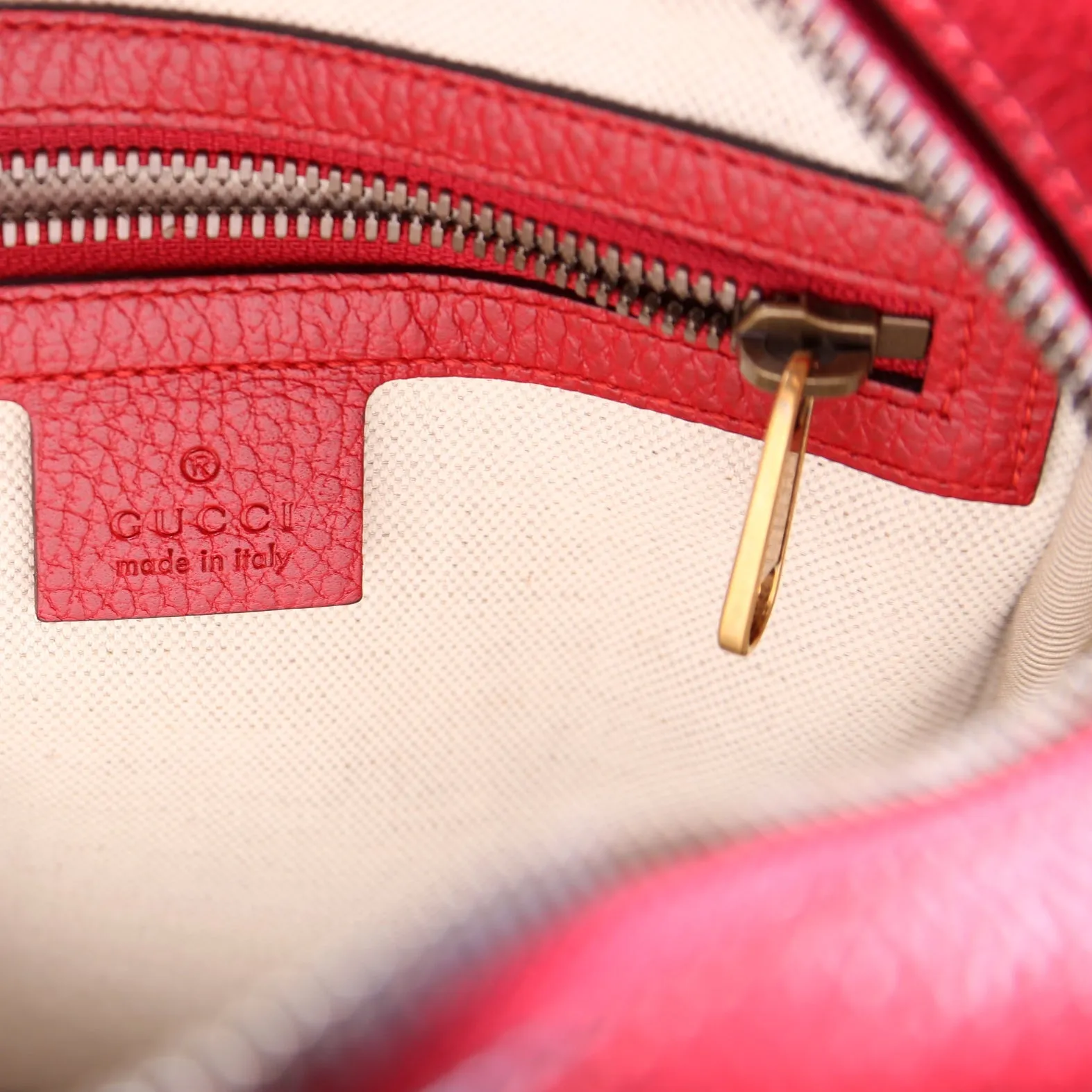 523591 Retro Logo Medium Messenger Bag Red